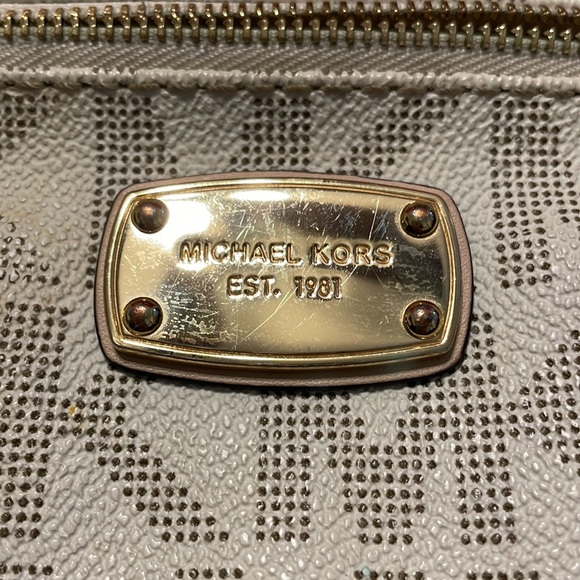 Michael Kors wristlet - Picture 5 of 5